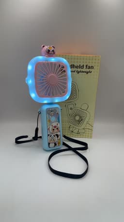 مروحة يدوية فيها إضاءة LED 3